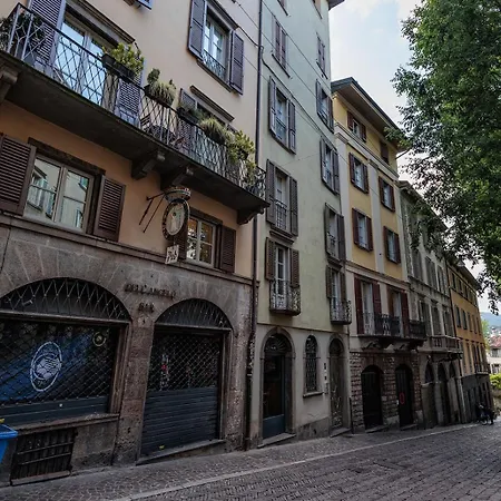 Guesthost - Dimora Citta Alta